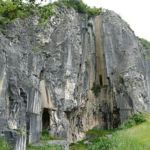 Saint-Béat...carrière de brèche romaine. carrières de marbre des Pyrénées.