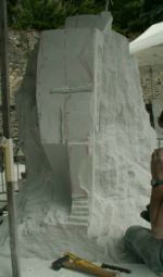 sculpteur zamora au travail en marbre de Saint-Béat