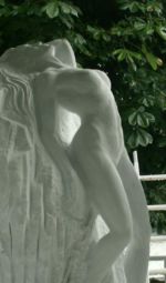 sculpture de femme en marbre de Saint-Béat
