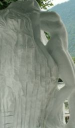 sculpture de femme en marbre de Saint-Béat