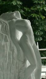 sculpture de femme en marbre de Saint-Béat