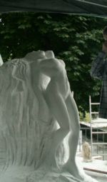 sculpture de femme en marbre de Saint-Béat