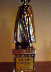 trophée Festival Tv de Luchon sculpture numérique du pâtre, trophée festival tv de Luchon en comminges. bronze.